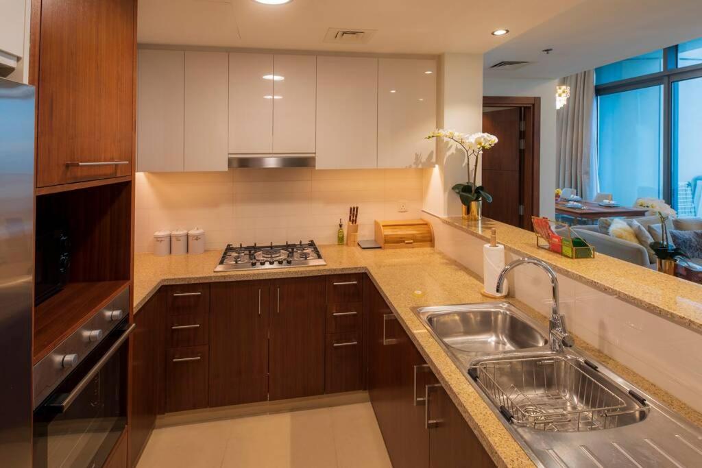 Апартаменты First Class 2Br With Full Burj Khalifa And Fountain View Дубай Экстерьер фото