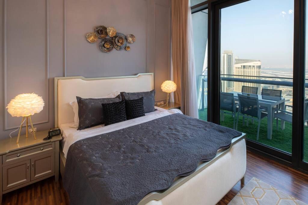 Апартаменты First Class 2Br With Full Burj Khalifa And Fountain View Дубай Экстерьер фото