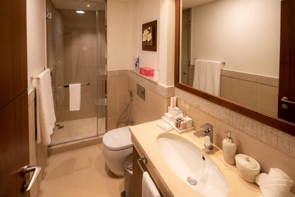Апартаменты First Class 2Br With Full Burj Khalifa And Fountain View Дубай Экстерьер фото